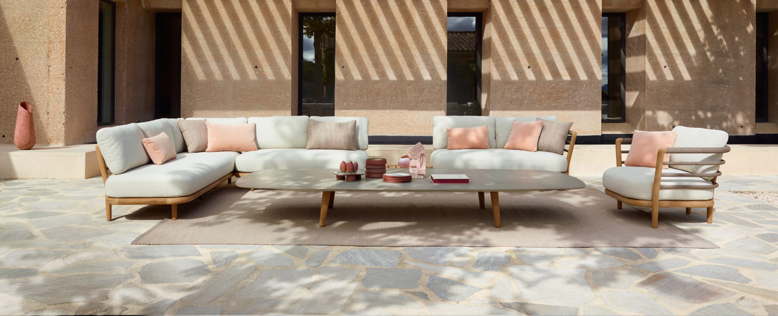 ARCHY LOUNGE - STYLETTO LOW LOUNGE TABLE